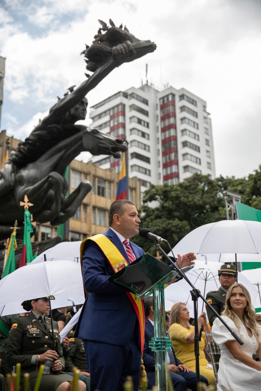 En su discurso de posesi n Carlos  Maya  agradeci  a los 